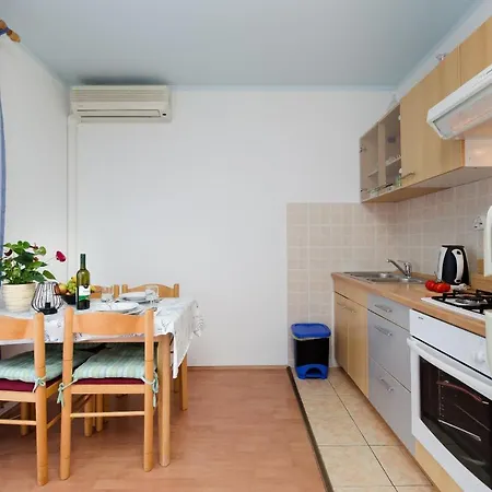 アパート Mijatovic ロパール